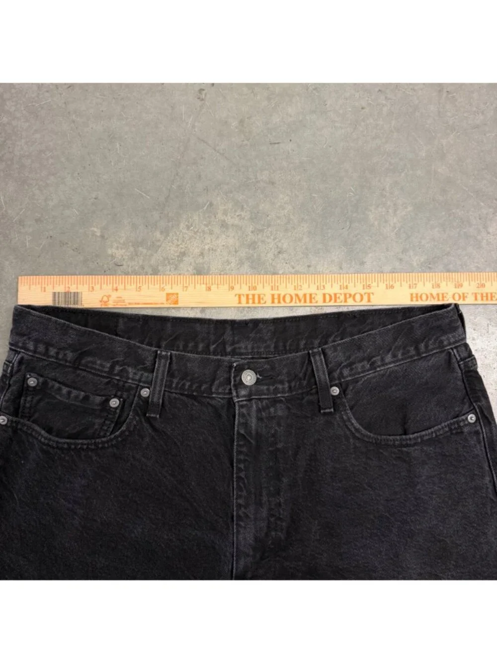 Levi's 2000s Black 469 Loose Fit Denim Shorts